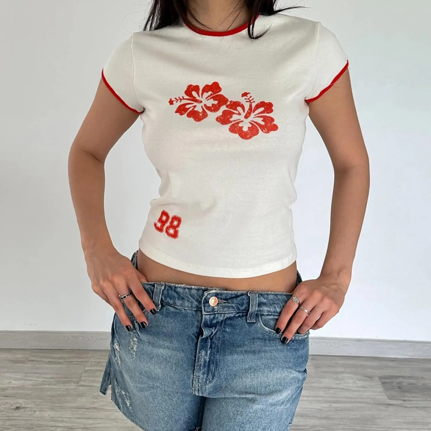 Y2k Flower Graphic Baby Tees Crop Tops for Women Hibiscus Print Short Sleeve Aesthetic Vintage 90s Teens 2000s Shirt