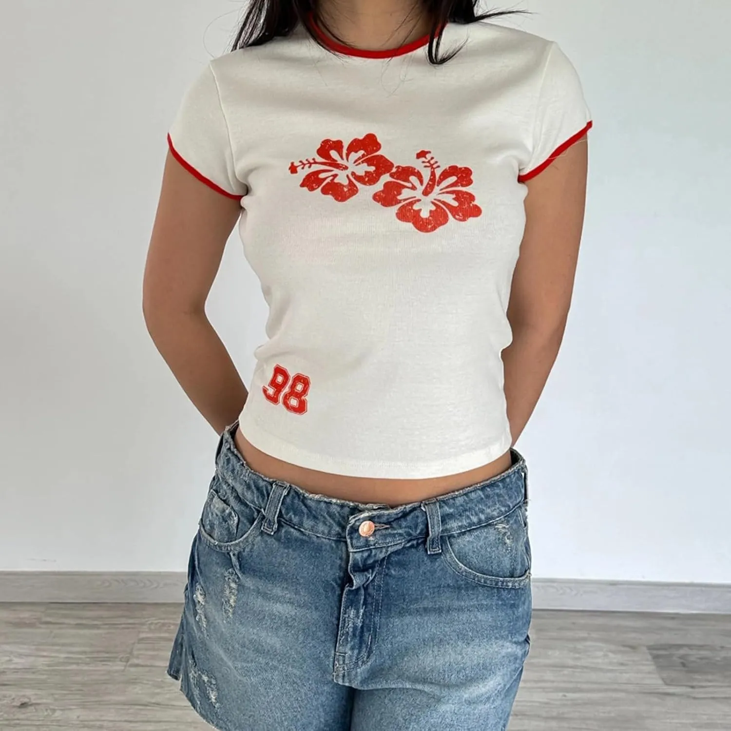 Y2k Flower Graphic Baby Tees Crop Tops for Women Hibiscus Print Short Sleeve Aesthetic Vintage 90s Teens 2000s Shirt